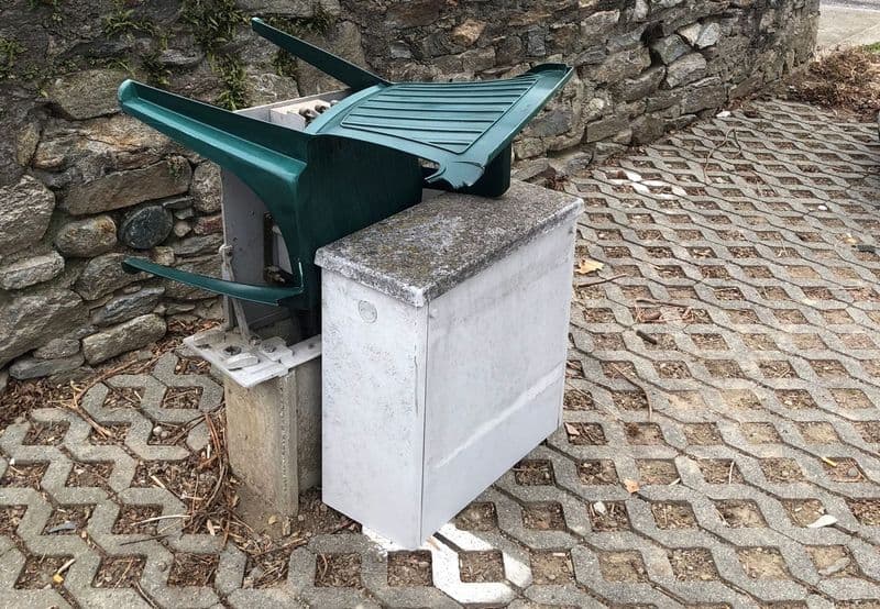 BORGOFRANCO - Sfasciano la centralina elettrica in piazza, sindaco furente: «Atto criminale»