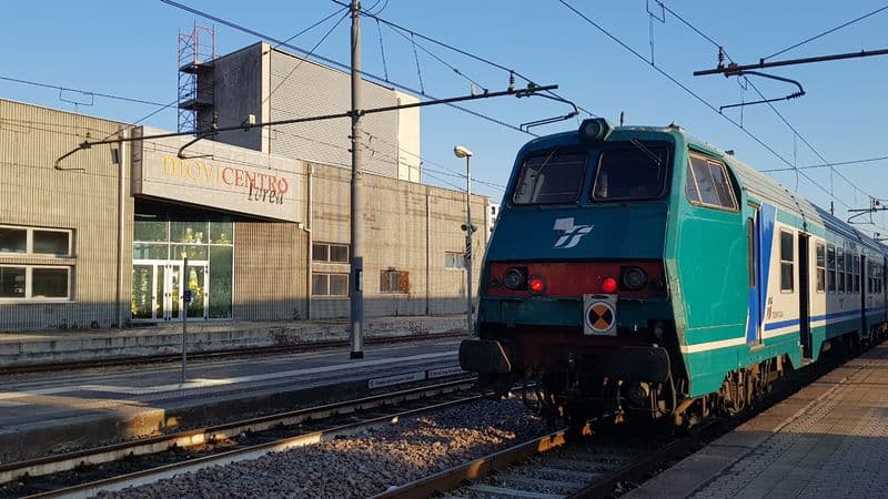 IVREA - Ancora atti vandalici al Movicentro: indaga la polizia