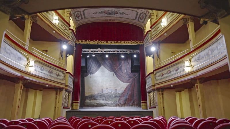 CUORGNE' - Chi prende in gestione il teatro Pinelli? Il Comune apre il bando per assegnare il teatro fino a luglio 2027 - FOTO