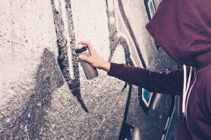 CASELLE - Vandali di capodanno scatenati in centro: una decina di ragazzi individuati dai carabinieri