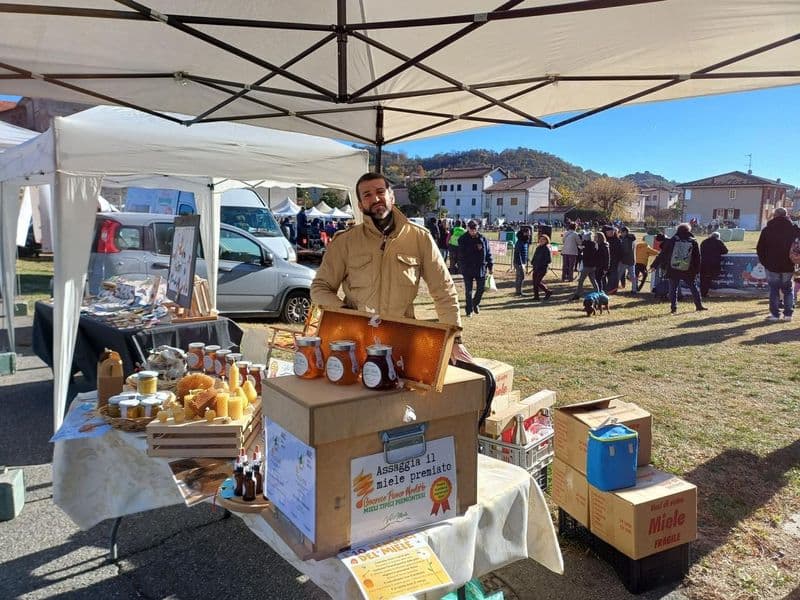 VIDRACCO - L'apicoltore Tiziano Creola vince il primo premio al concorso «Mieli Tipici Piemontesi»