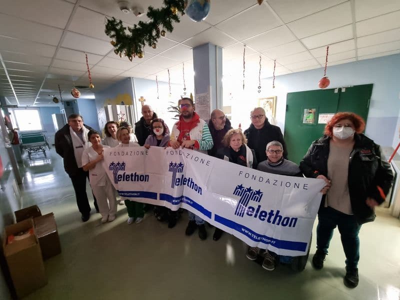 CANAVESE - La «Befana Telethon» per i bimbi ricoverati nei reparti di pediatria di Chivasso, Ivrea e Ciriè - FOTO