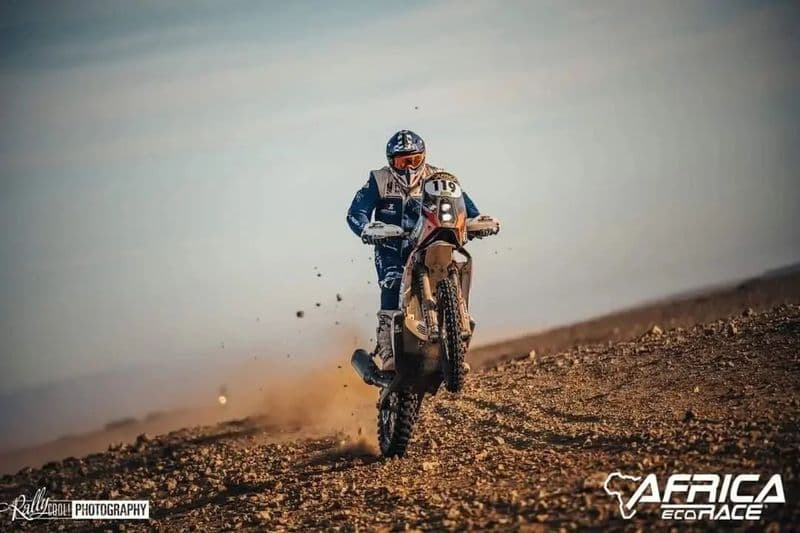 VALPERGA - Africa Eco Race, incidente per Ugo Peila: costretto al ritiro per tre vertebre fratturate