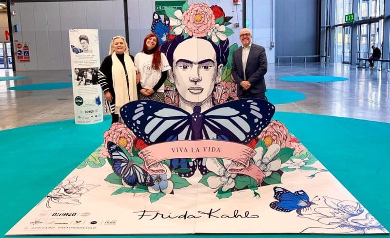 CIRIE' - L'imprenditore Furio Ceciliato batte il record per «il biglietto augurale popup più grande del mondo» - FOTO e VIDEO