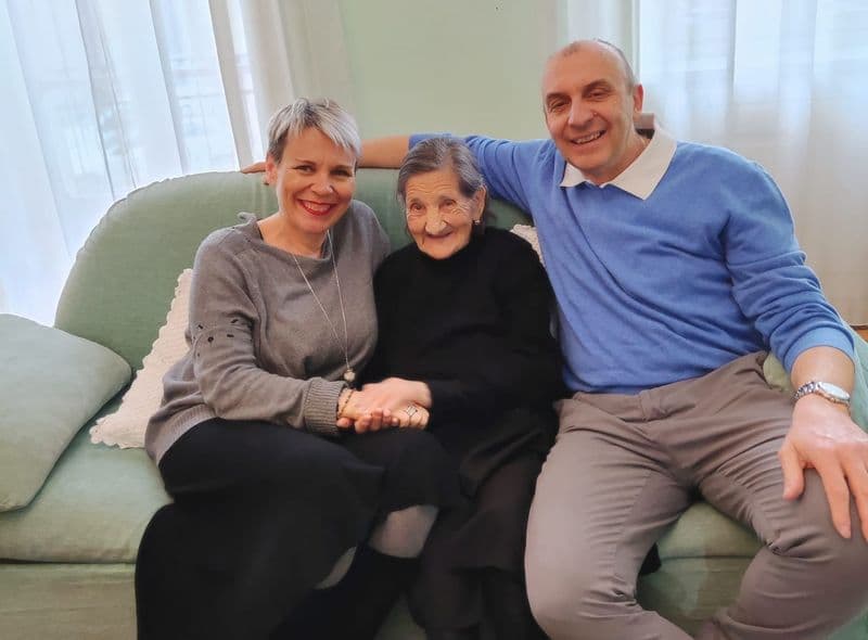 STRAMBINO - Una pergamena speciale per l'ultracentenaria Maria Concetta e gli 80enni del paese - FOTO