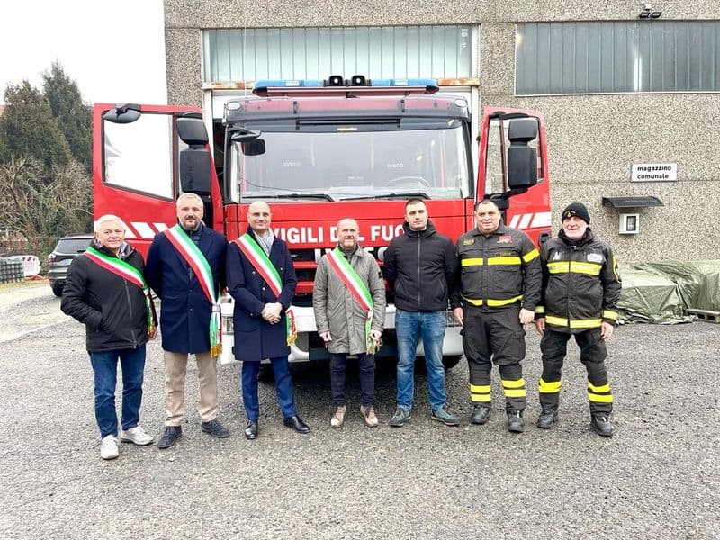 CASELLE - Consegnato ai vigili del fuoco volontari il nuovo camion - FOTO