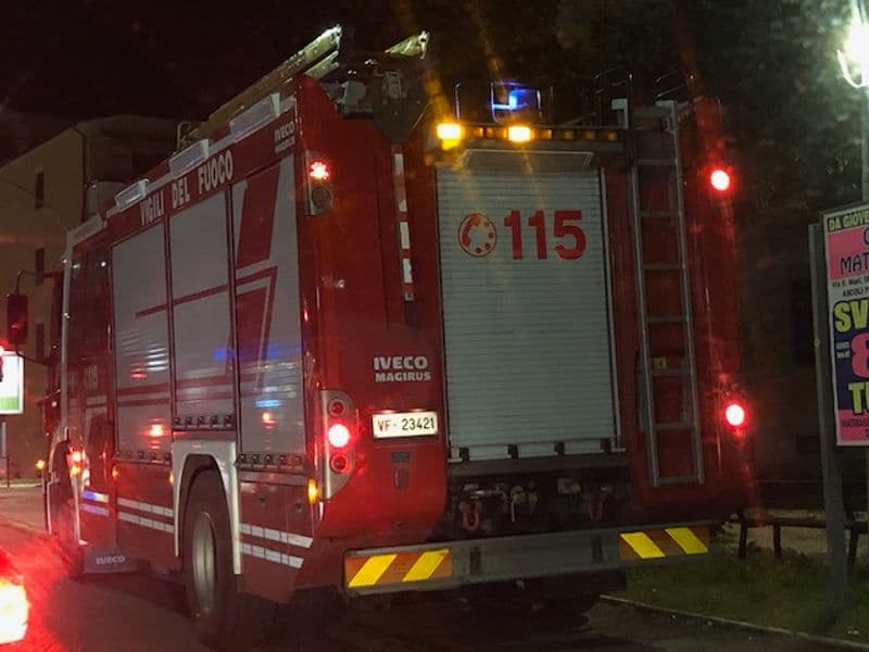 BARONE - Litiga col marito e dà fuoco all'appartamento: attimi di paura in via Torino