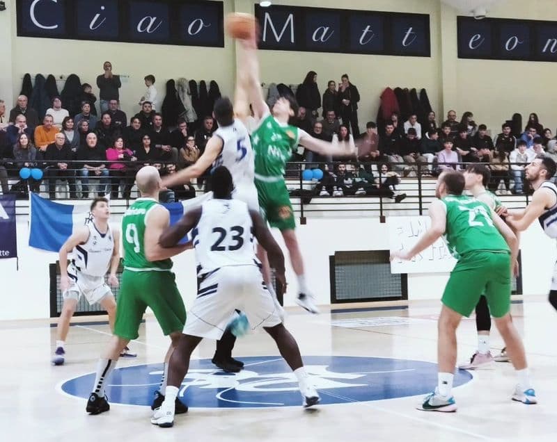 CHIVASSO-CIRIE' - Pallacanestro, il derby canavesano va alla Pnc: biancoverdi ko