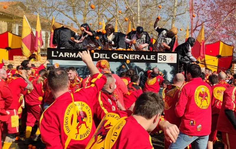 IVREA - Storico Carnevale, aumentano gli aranceri iscritti per la battaglia delle arance: +1000 rispetto all'anno scorso - FOTO