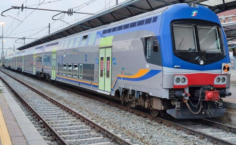 FERROVIA CANAVESANA - Il comitato pendolari: «Trenitalia informi meglio e prima i viaggiatori di ritardi e cancellazioni»