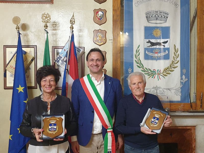 VOLPIANO - Festeggiati in Municipio gli storici commercianti Rita Traversin e Michele Giannetta