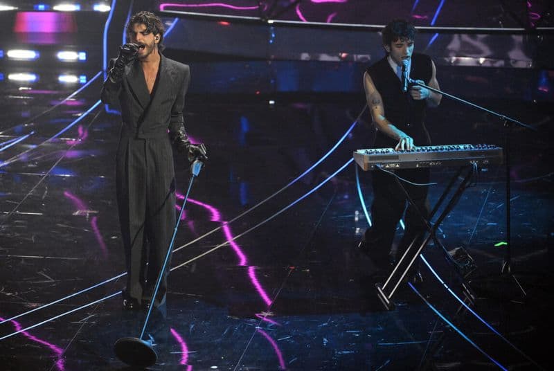 SANREMO 2024 - Buona la prima per i Santi Francesi sul palco dell'Ariston