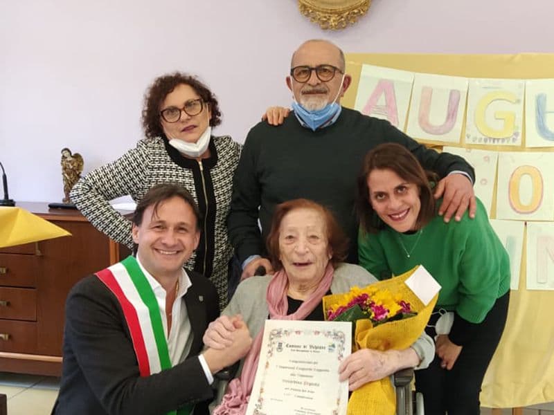 VOLPIANO - Il sindaco ha festeggiato i 100 anni di Gerardina Pignata