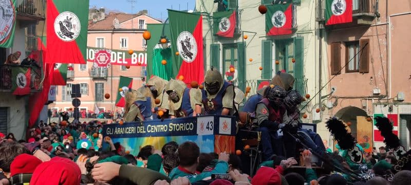 CARNEVALE IVREA - E' la domenica della battaglia delle arance: attese in città migliaia di persone - IL PROGRAMMA