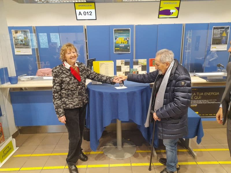 IVREA - Per San Valentino una «timbratura» speciale in piazza Freguglia - FOTO