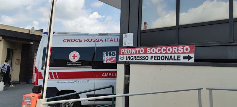 IVREA - Calci e pugni al personale del pronto soccorso: è allarme aggressioni
