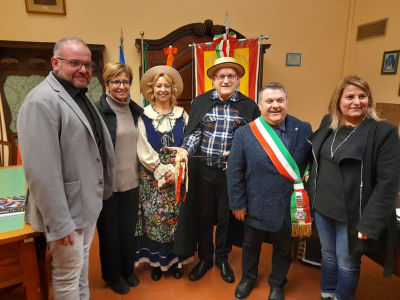 VALPERGA - Domenico e Liliana sono il Pejlarmit e la bela Chinota del carnevale 2024 - FOTO