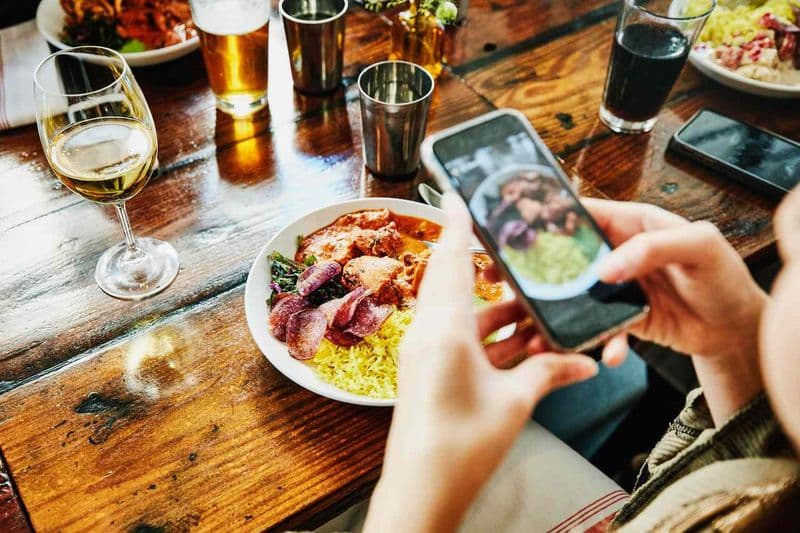 SOCIAL - Sconnessi Day, al ristorante senza smartphone