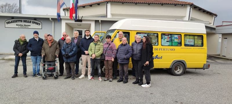 OZEGNA - Uno scuolabus pieno di aiuti umanitari è partito dal Canavese destinazione Ucraina - FOTO e VIDEO