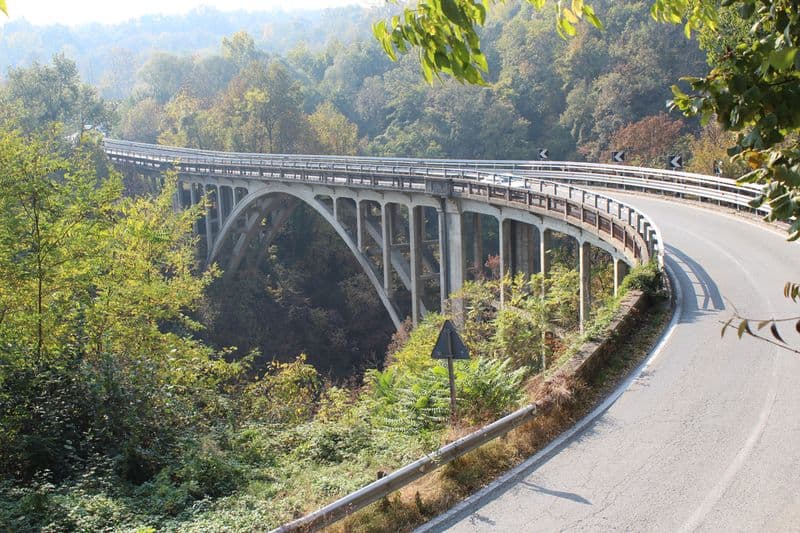 PONTE PRETI - Un nuovo ponte in ferro al posto del viadotto in muratura del 1920: costerà 34 milioni di euro