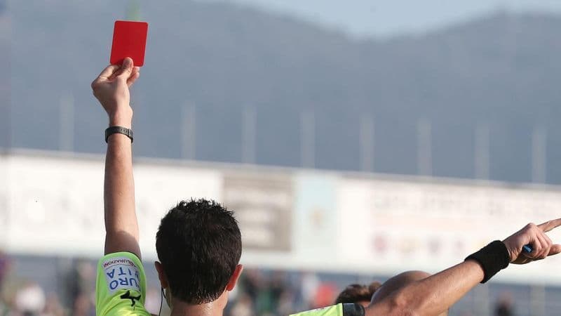 CUORGNE' - Insulti e sputi all'arbitro che l'ha espulso: giovane calciatore squalificato per 2 anni