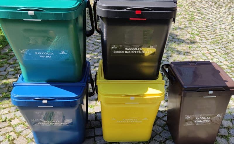 ALTO CANAVESE - Fai male la raccolta differenziata? Ora c'è il «bollino» di non conformità e lo stop al ritiro dei bidoni pieni