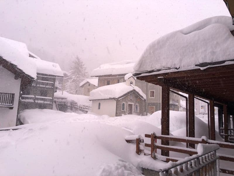 ANCORA NEVE IN CANAVESE - Altri sessanta centimetri a Ceresole e vari blackout: «Evitare gli spostamenti in auto» - FOTO e VIDEO