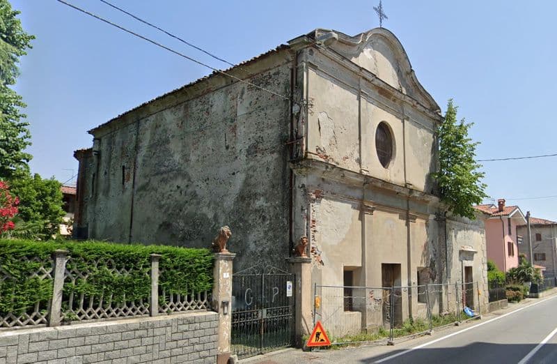 MONTALTO DORA - La pioggia ha fatto crollare il tetto della chiesa di Santa Marta