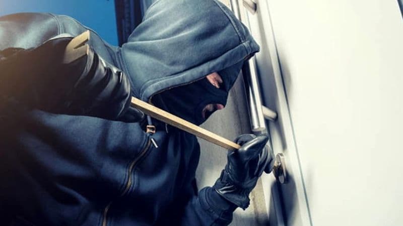 FAVRIA - Furti nelle case, il sindaco avverte i concittadini: «Situazioni sospette? Chiamate subito i carabinieri»