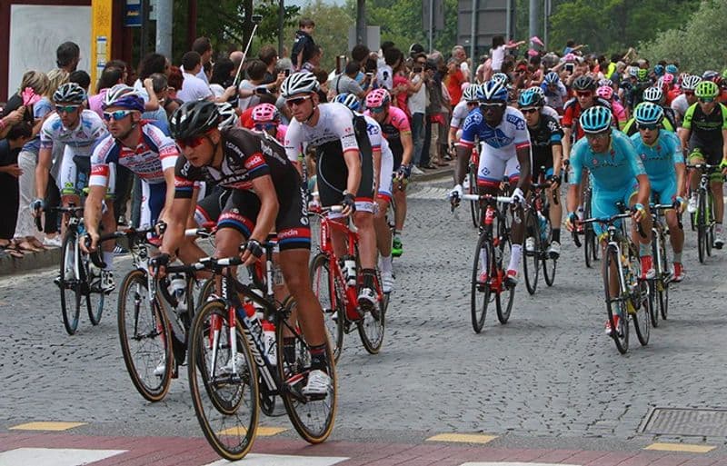 CICLISMO IN CANAVESE - Oggi si corre la Milano-Torino: ecco tutte le strade chiuse nei 23 Comuni del Canavese - LE MAPPE