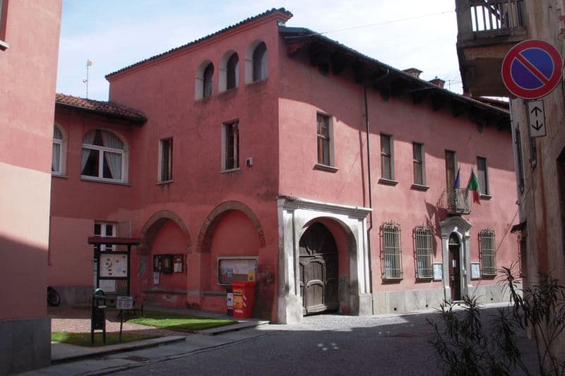 CANDIA CANAVESE - Spariti due quadri e due mobili d'epoca donati dall'ex sindaco al Comune: indagini dei carabinieri