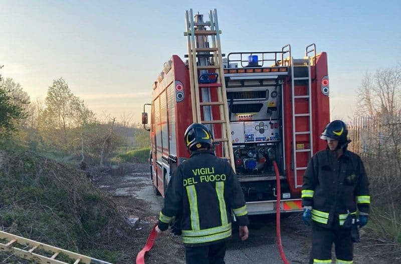 CANAVESE - Forte vento, a fuoco l'area dell'ex poligono militare nella riserva della Vauda