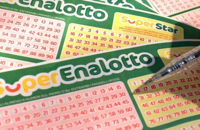 CUORGNE' - Gioca una schedina del Superenalotto e vince 52 mila euro: ad un passo dal jackpot di 80 milioni