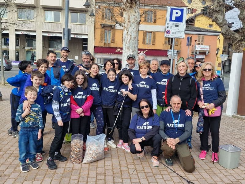 CUORGNE' - Plastic Free, piazze e vie ripulite da cinque chili di mozziconi di sigarette - FOTO