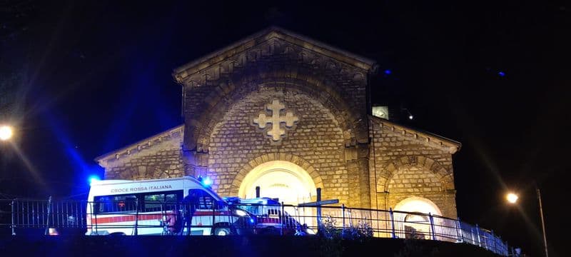 PONT CANAVESE - Intossicati a Messa, 50 persone soccorse: 10 in camera iperbarica, compreso un bimbo di 8 anni - FOTO e VIDEO