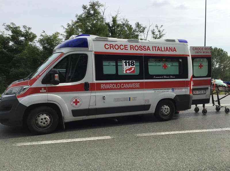 FERROVIA RIVAROLO-CHIERI - Treno arriva in orario, ambulanze in stazione per soccorrere viaggiatori colti da malore