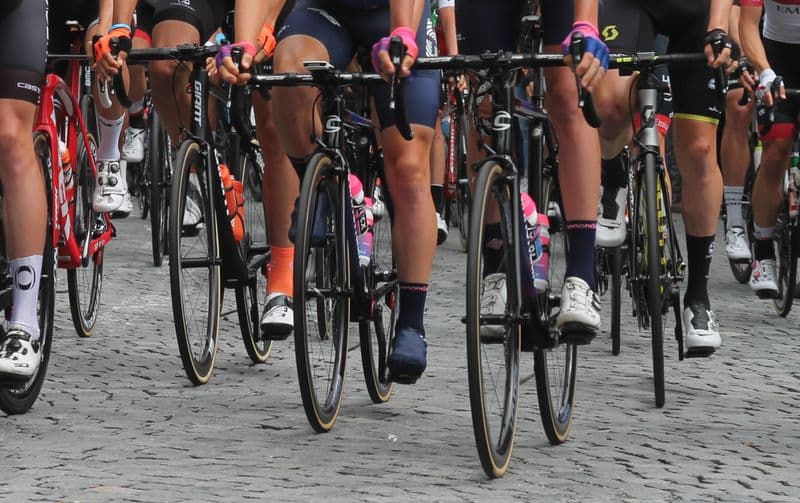 Mantenere i pneumatici della bicicletta in buone condizioni è facile con questi consigli. La pressione degli pneumatici determina la velocità e la maneggevolezza