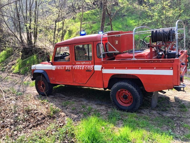 CUORGNE'-BORGIALLO - Incendio boschivo a Pianezze: intervento di vigili del fuoco, polizia locale e Aib - FOTO