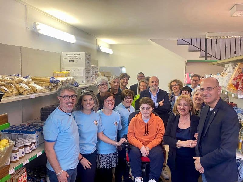 LEINI' - Solidarietà e condivisione: inaugurato l'emporio solidale per le persone in difficoltà -  FOTO