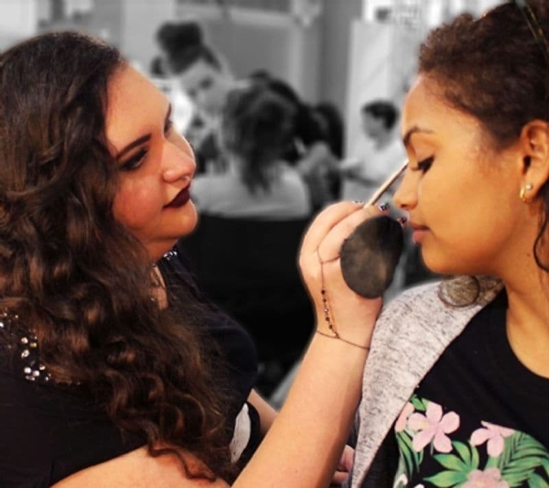 QC LIVE - Mezz'ora con la makeup artist e creativa Sarah Camerlo - VIDEO