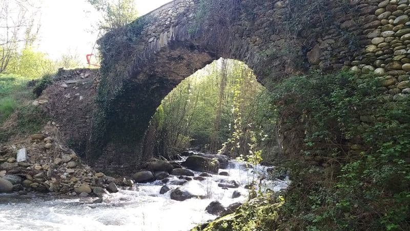 COLLERETTO CASTELNUOVO - L'antico Ponte Romano a rischio deterioramento: manca il via libera della Soprintendenza al restyling - FOTO