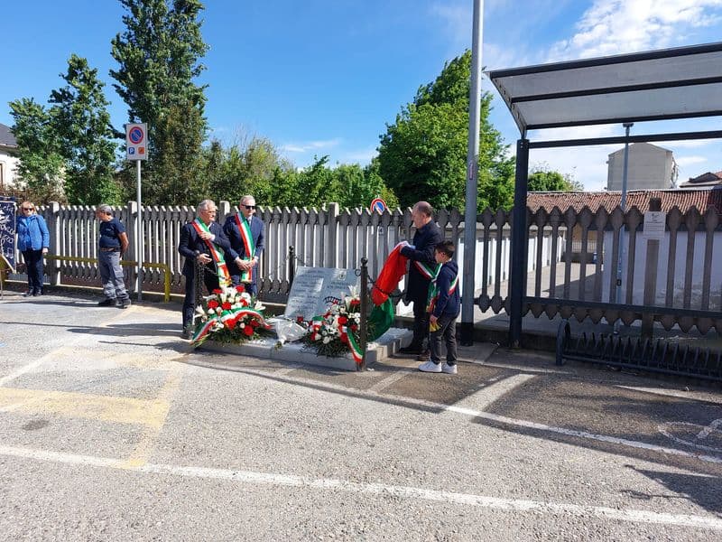 BRANDIZZO - Inaugurato il monumento in ricordo delle vittime della strage ferroviaria - FOTO