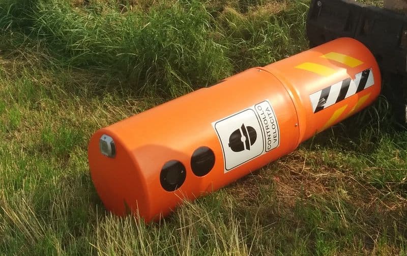 SAN BENIGNO CANAVESE - Abbattute due colonnine velo-ok utilizzate per il controllo della velocità