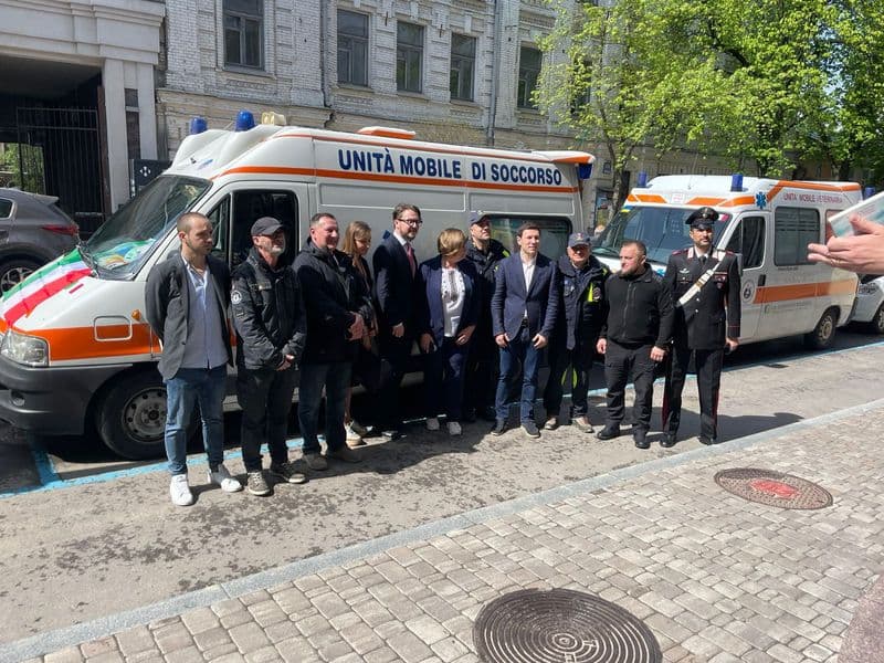 CANAVESE - La Memoria Viva, consegnate in Ucraina le tre ambulanze cariche di aiuti umanitari - FOTO