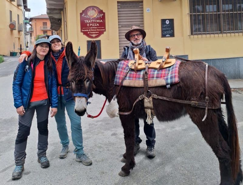 RIVAROLO CANAVESE - Da Ceresole a Chivasso a passo d'asino i camminatori di «Canavese Coast to Coast» - FOTO