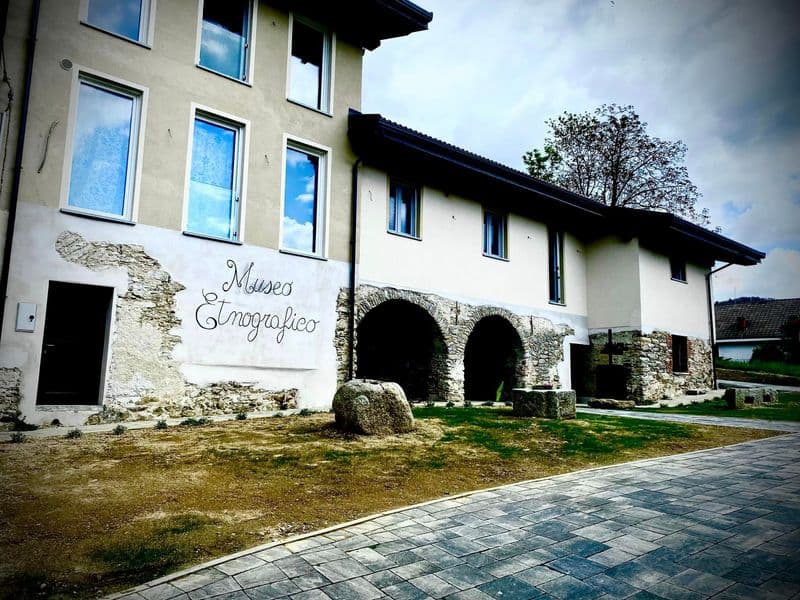 CINTANO - Inaugurato il museo etnografico: ricreati sei ambienti di un'abitazione del passato - FOTO