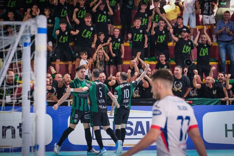 LEINI' - Calcio a 5, L84 esordio con il botto nei playoff: battuto Avellino