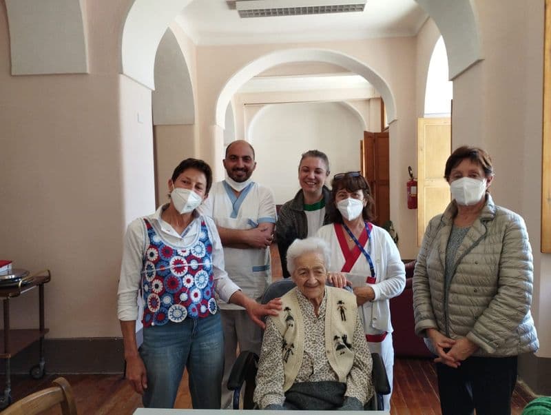 VALPERGA - Super compleanno alla Rsa del Castello: nonna Elisabetta ha compiuto 103 anni - FOTO