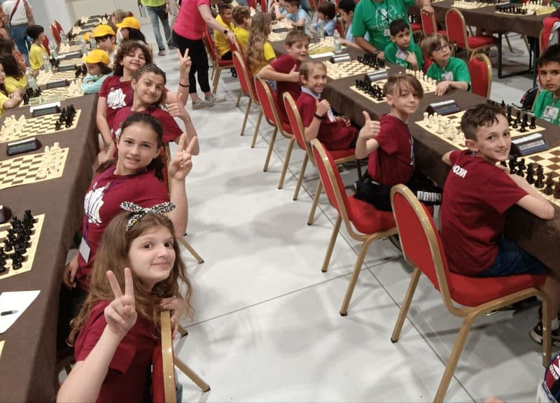 SAN BENIGNO CANAVESE - Gli allievi della primaria brillano alla finale nazionale del Trofeo Scacchi Scuola