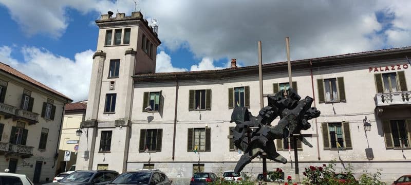 CUORGNE' - Evacuata un'ala del municipio: piove dentro e non è sicura. Inagibile anche la sala del Consiglio comunale